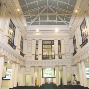 cúpula acristalada del salón de actos de la sede de alcalá